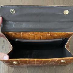 クロコ風型押し？ハンドバッグの画像