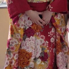 お値下げ交渉可☆花柄ラメ入り赤 振袖の画像