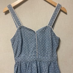ドットデニムワンピース　ピンナップガール　フレアスカート　薄ブルーの画像