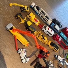 トミカや車のおもちゃの画像