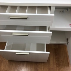 ニトリ　レンジボード3枚扉の画像