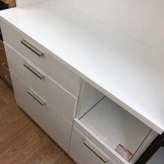 ニトリ　レンジボード3枚扉の画像