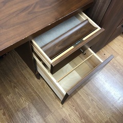 ライティングデスクの画像