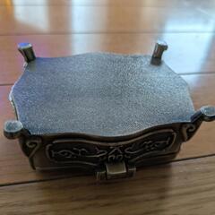 鉄製　メタル　小物入れ　アクセサリーケースの画像