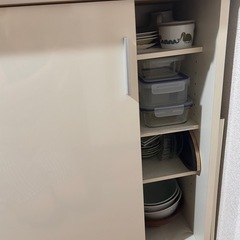 白い食器棚　薄型の画像