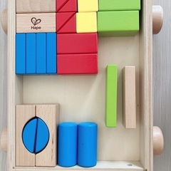 【Hape（ハペ）】ひっぱる積み木セット（カート付き）🧱🎠の画像