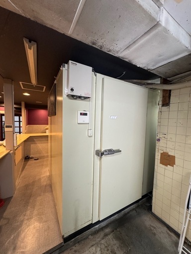 プレハブ冷蔵庫の電気工事、（できれば分解）