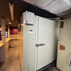 プレハブ冷蔵庫の電気工事、（できれば分解）