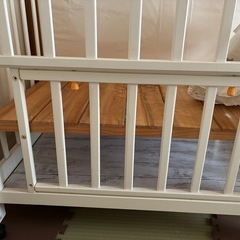 白くて可愛いミニベビーベッドの画像