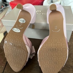 薄いピンクのパンプス23cmの画像