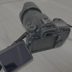 
Canon EOS 70D + EF-S 15-85 IS USM + BG-E14 縦位置グリップ 豪華セットの画像
