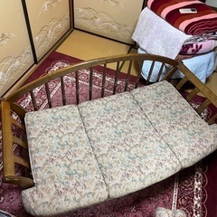 引取り限定　ちょっとゴージャス3人掛けソファの画像