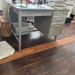 パーテーション、事務用机の画像