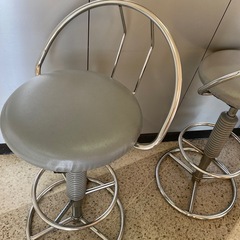 バーカウンター椅子の画像