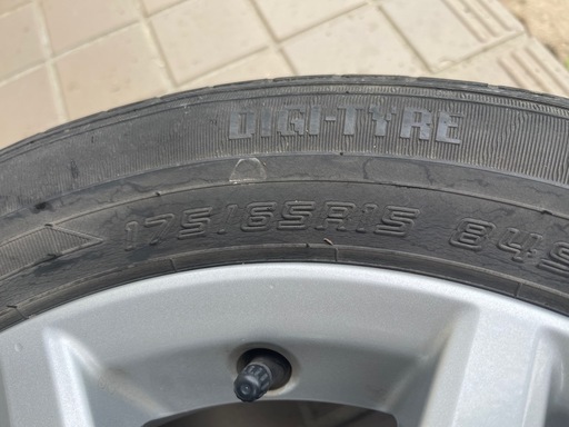 アクア純正　タイヤホイール　15×5J 175/65R15
