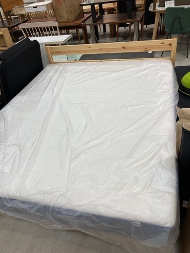取りに来れる方限定！無印良品のクイーンベッドです！