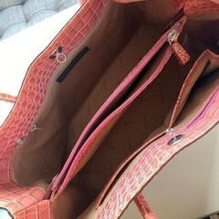 MONTOWA バッグ ピンク色 革 クロコ型押し エナメル加工　レディースの画像