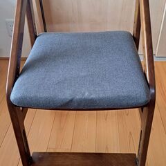 子ども　椅子　木製　高さ調整可能　細かいキズあります。の画像