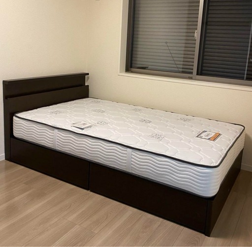 再値下げ] シモンズセミダブルベッドマットレス・フレーム