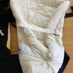 エルゴ　抱っこ紐（新生児用クッション付）の画像