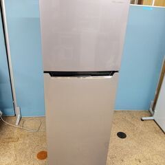 Hisense 2ドア冷凍冷蔵庫 227L 2019年製 HR-...