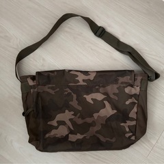 GAP肩掛け斜め掛けバッグの画像