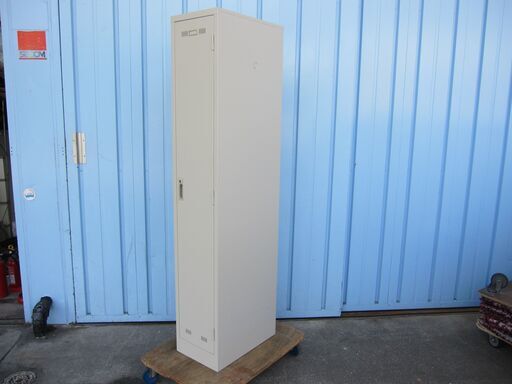 １人用ロッカー　鍵あり　ニューグレー　生興製　317ｘ515ｘ1790