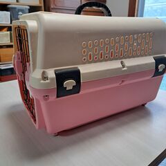 ペット用のキャリーの画像