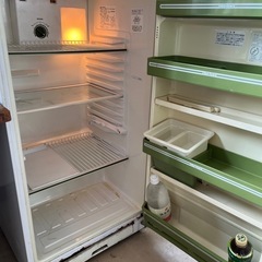 レトロ冷蔵庫ジャンクの画像