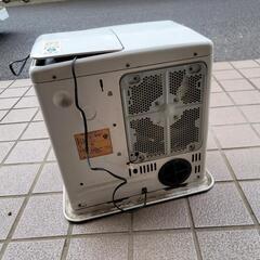 石油ファンヒーター ストーブの画像