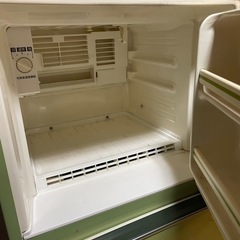 【レトロ調】冷凍冷蔵庫の画像