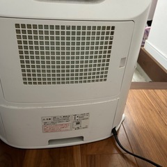 シャープ製2015年加湿セラミックファンヒーター「HX-E120-P」の画像