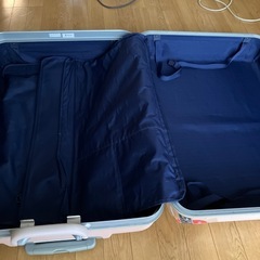 特大スーツケースの画像