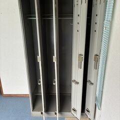 4人用 スチールロッカー W900×D515×H1790mm 更衣ロッカー 会社 備品 更衣室 事務家具 オフィス家具の画像