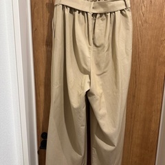 ピンクフレアスカートとリボン付きベージュパンツとネイビーセットアップ　まとめ売りの画像