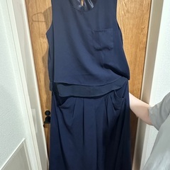 ピンクフレアスカートとリボン付きベージュパンツとネイビーセットアップ　まとめ売りの画像