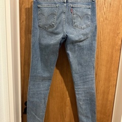 Levi's SKINNY スキニーデニム 2本セットと白デニムスカート　セットの画像