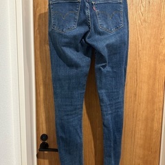 Levi's SKINNY スキニーデニム 2本セットと白デニムスカート　セットの画像