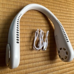 首掛け扇風機　羽なしホワイトの画像