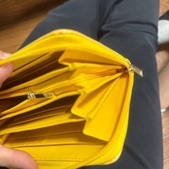 黄色長い財布の画像