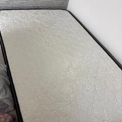 美品 マットレス セミダブルの画像