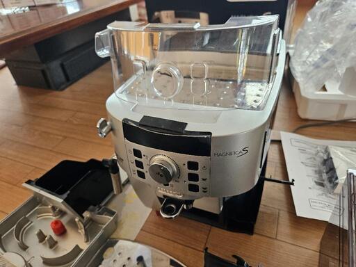 人気を誇る ジャンク】デロンギ マグニフィカS ECAM22110SBHN