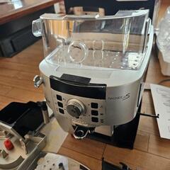 デロンギ マグニフィカS DeLonghi ECAM22110SBHN 業務用セルフカバー付き　美品完動品　の画像