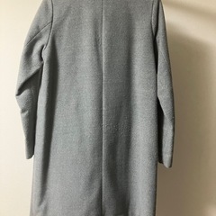 グレー　コートの画像