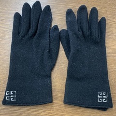 美原店 GIVENCHY カシミヤ混 レディース 手袋 ラインストーン　ロゴの画像