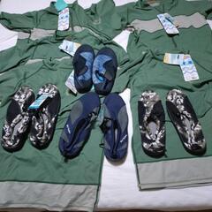 ラッシュガードとマリンシューズの画像