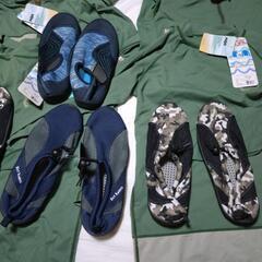 ラッシュガードとマリンシューズの画像