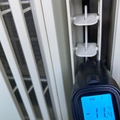 しっかり冷えます　コロナ　窓用エアコン　屋外清掃済み　標準枠セット　12年製の画像