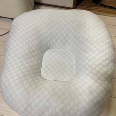 赤ちゃん用の吐き戻し防止クッションの画像