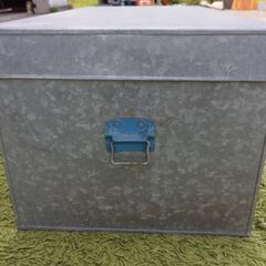 レトロ ブリキ 収納ケース 大型 ブリキ缶 衣類収納 収納ボックス 昭和レトロ /HJ-0502 2F北の画像